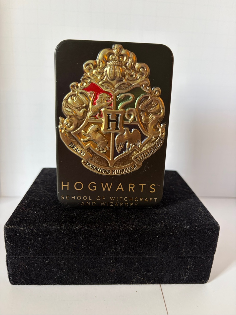 Hogwarts Crest Tin - Black with Gold and Red Accents Full Set Of Cards Inside